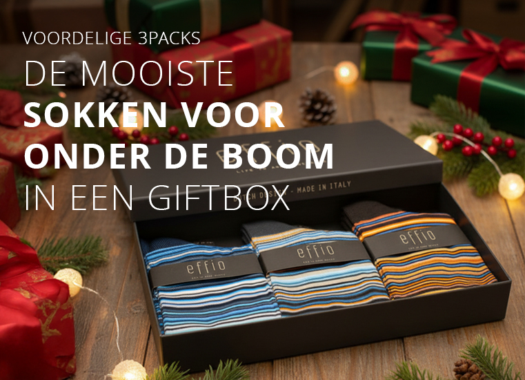 Kerstgeschenk-sokken-onder-de-boom